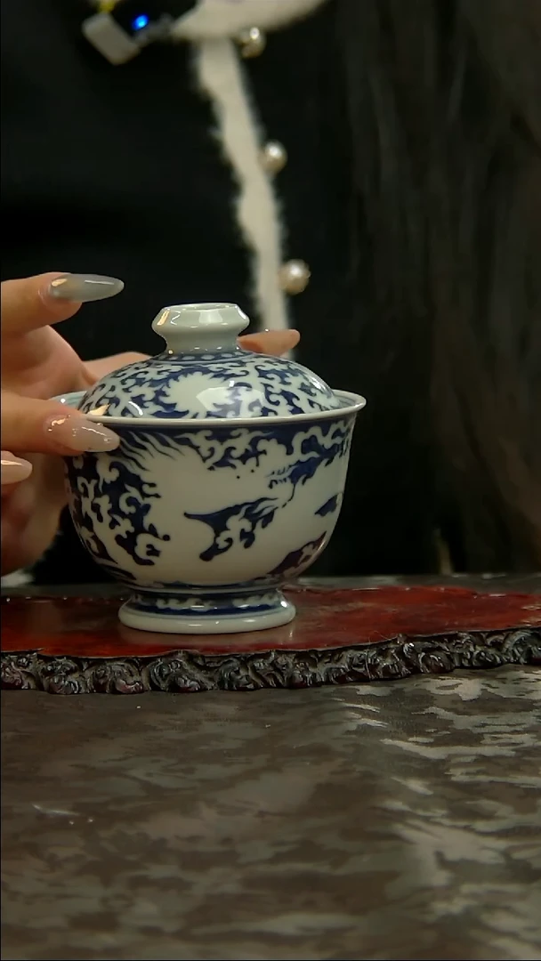 【闪购商品】青花手绘龙纹盖碗