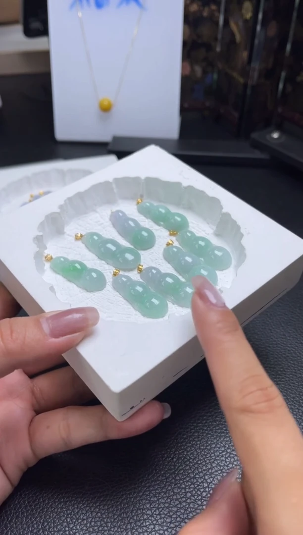 【闪购商品】翡翠颈饰18K金镶嵌V74 多样性发一件/配绳子