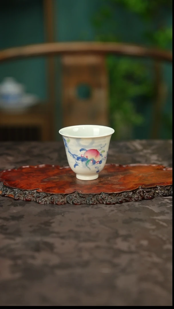 青花斗彩桃子主人杯