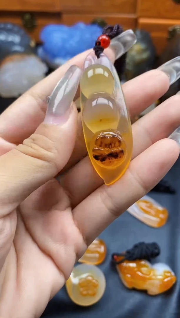 玛瑙/玉髓挂件未镶嵌贝*巴ll