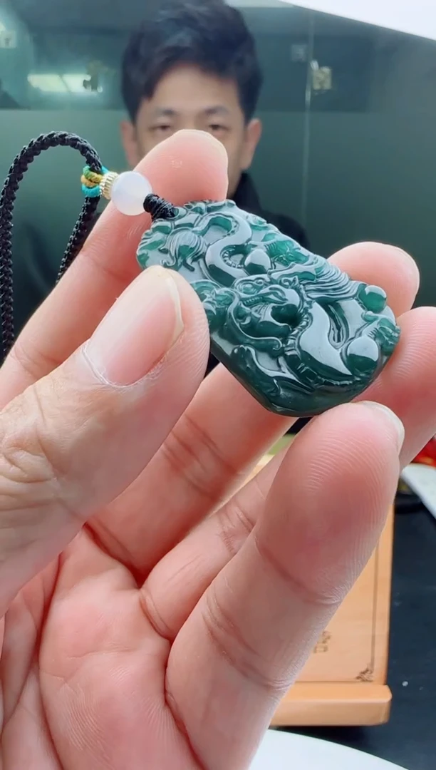 【闪购商品】翡翠颈饰未镶嵌小龙