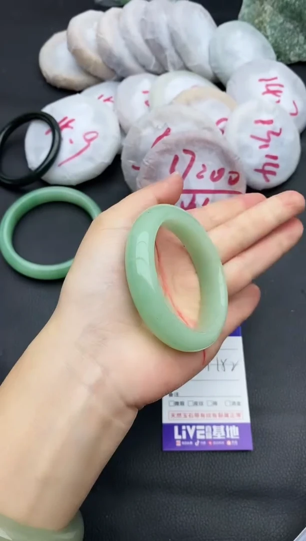 未镶嵌手镯石英质玉174+51/52