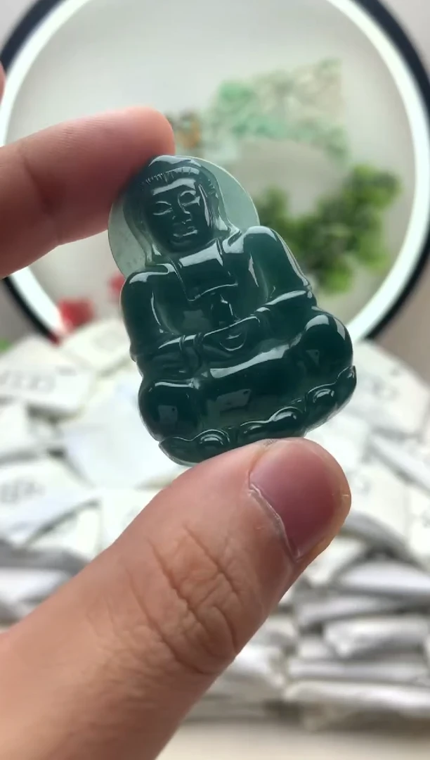 颈饰未镶嵌翡翠观音