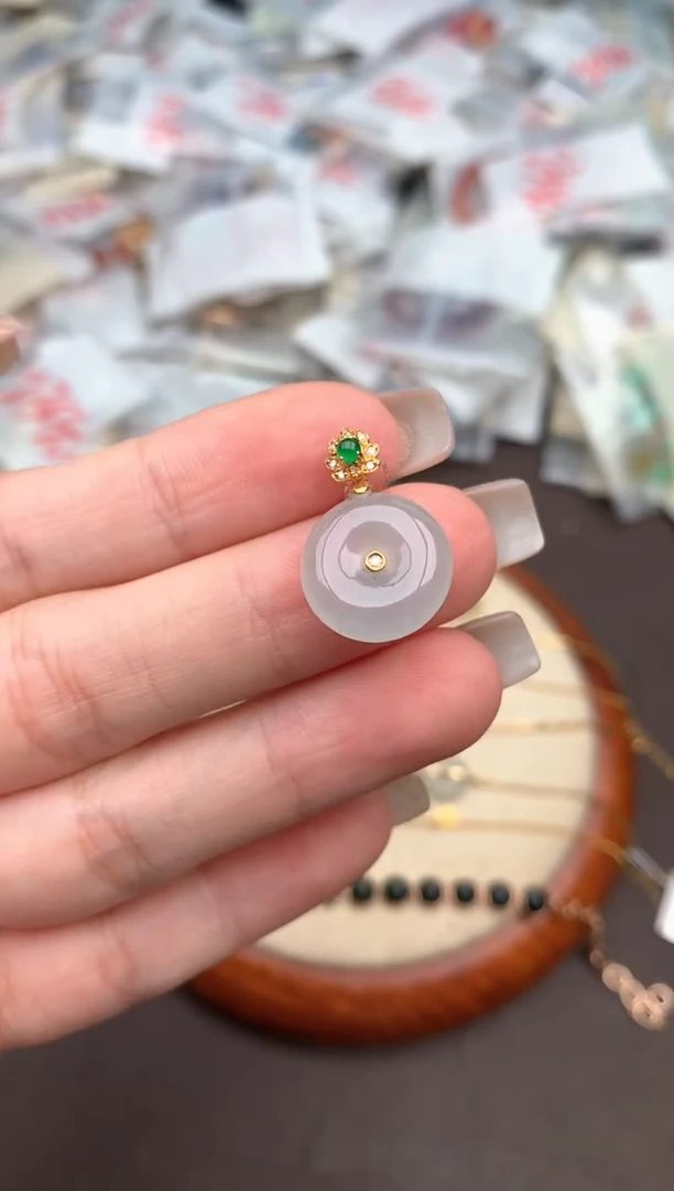 18K金镶嵌挂件翡翠—