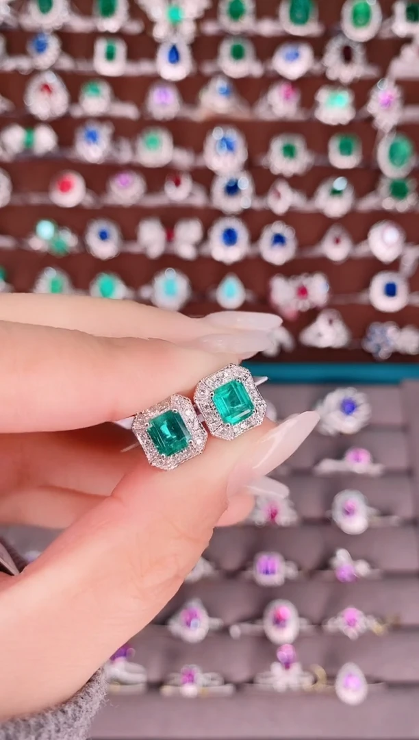 【闪购商品】祖母绿18K金耳饰18K金镶嵌1.39克拉