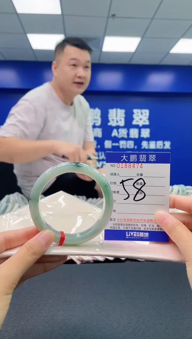 翡翠手镯未镶嵌AAAAAAAAAAAA