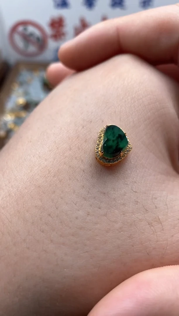 【闪购商品】翡翠颈饰未镶嵌哥哥