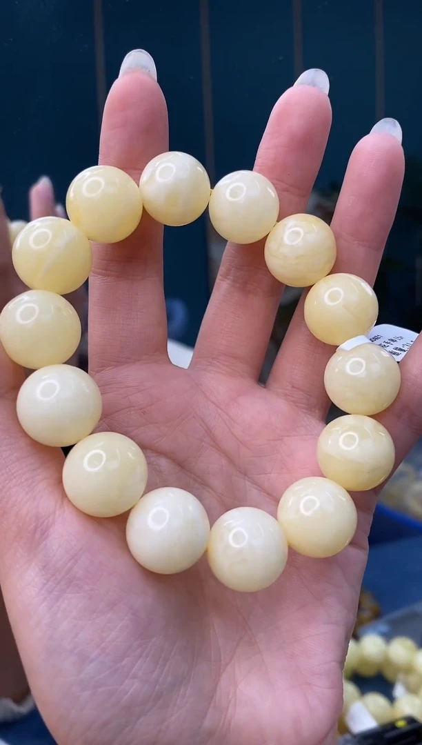 裸石琥珀未镶嵌1/2多样性发其一80