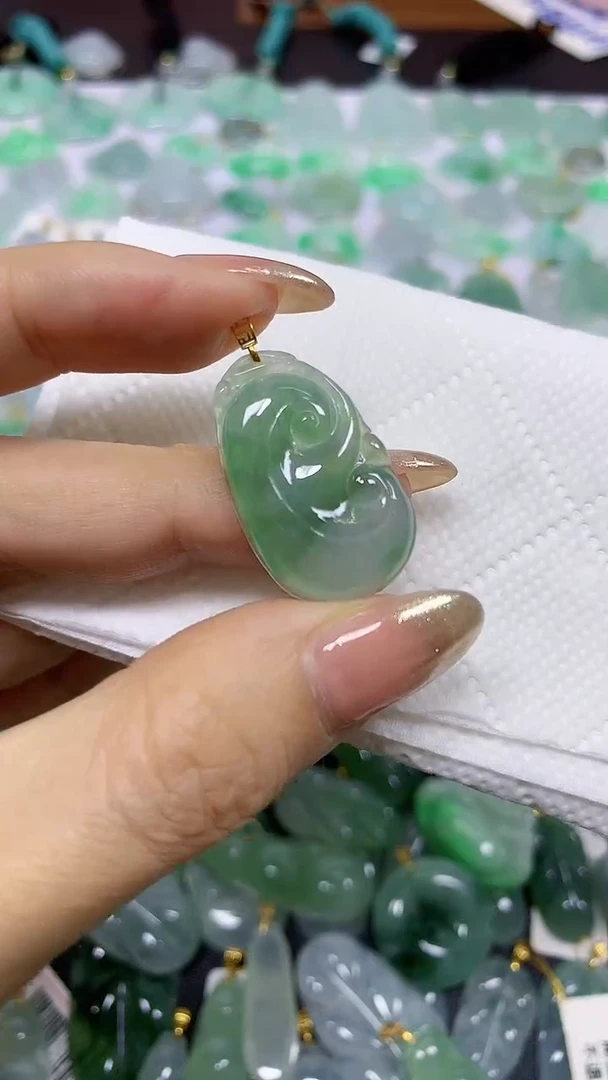 颈饰18K金镶嵌翡翠天然翡翠A货