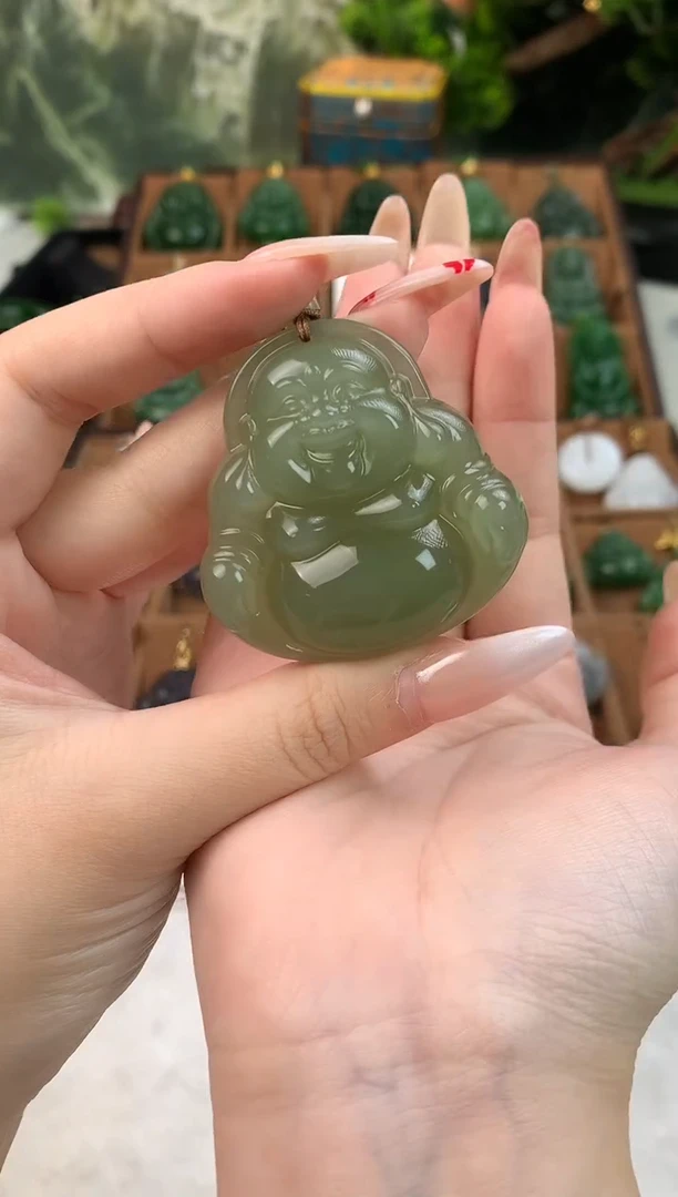 颈饰未镶嵌和田玉吊坠