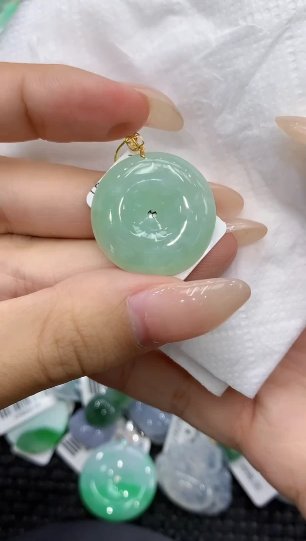 颈饰18K金镶嵌翡翠111111111111