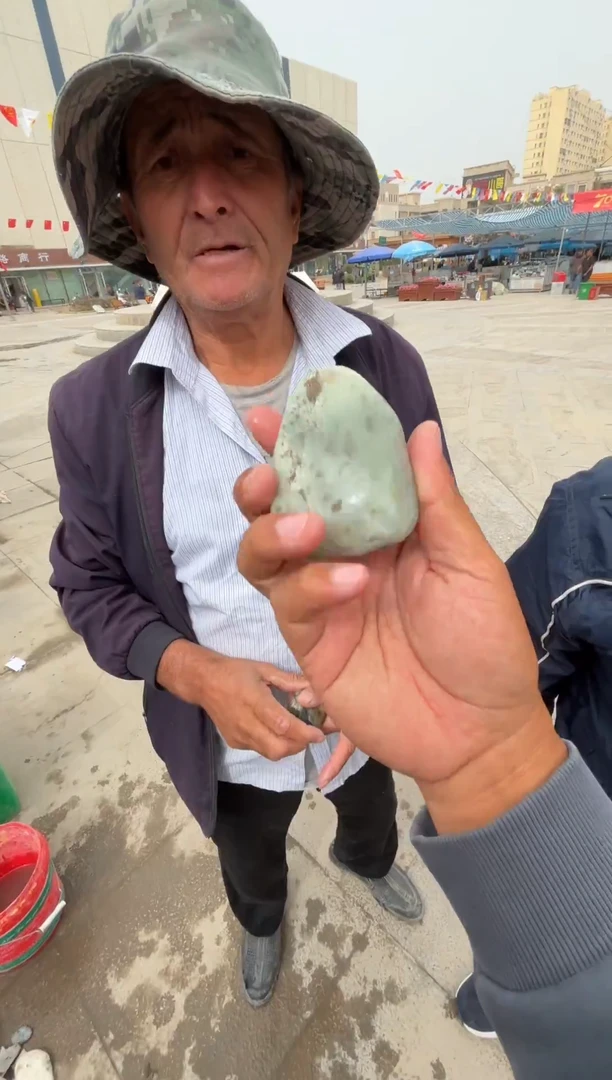 未镶嵌和田玉（糖玉）挂件和田玉