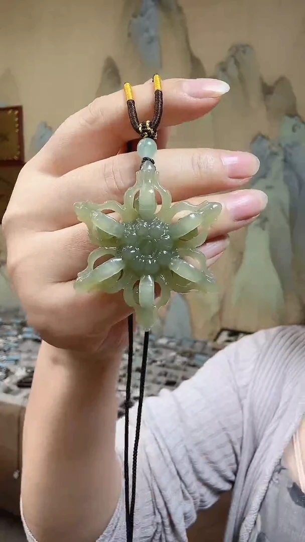 和田玉未镶嵌颈饰.