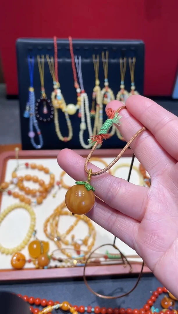琥珀颈饰未镶嵌蜜蜡圆珠