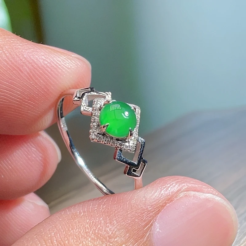 18K金天然翡翠A货-满绿蛋面戒指K白1480菱形方形镶嵌钻石珠宝玉石