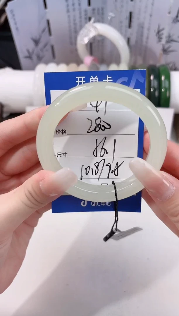 未镶嵌手镯和田玉41蜂蜜水