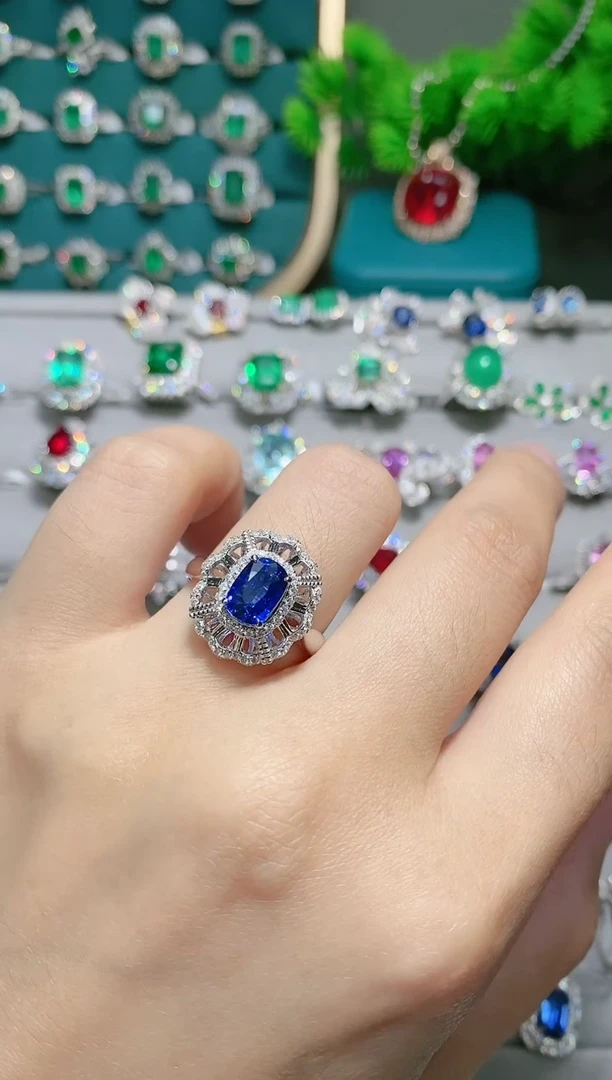 18K金戒指蓝宝石18K金镶嵌.