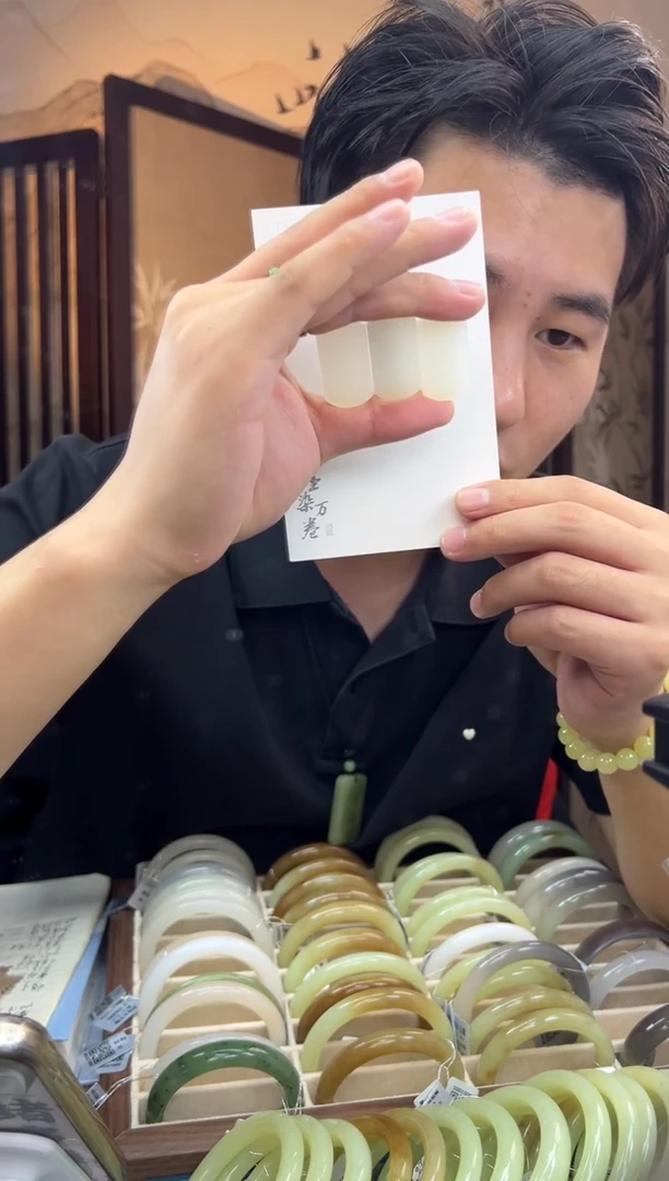 颈饰未镶嵌和田玉35*18特色高冰无事牌（多样性发一