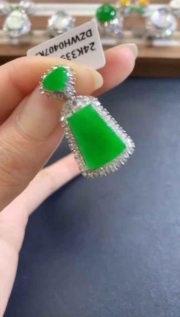 吊坠(不含链)18K金镶嵌翡翠A51