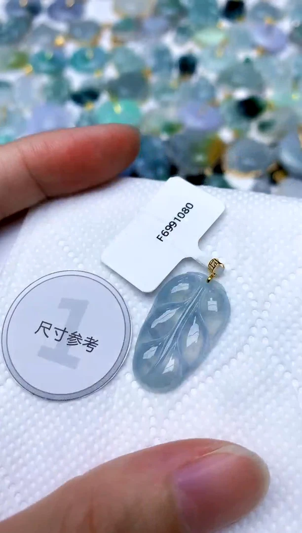 颈饰18K金镶嵌翡翠天然A货翡翠