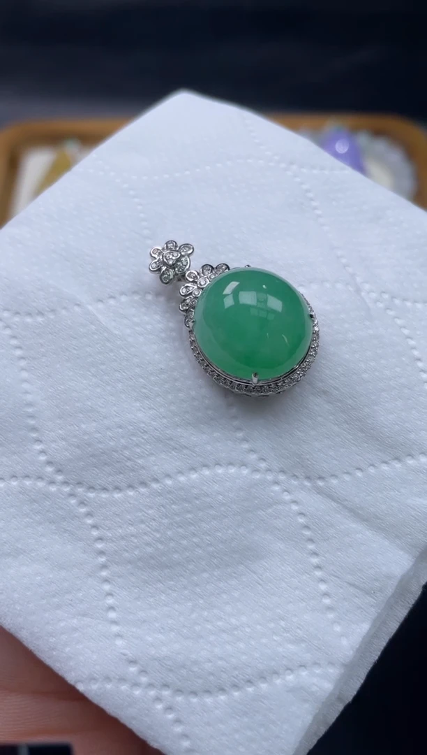 【闪购商品】翡翠颈饰18K金镶嵌130.........