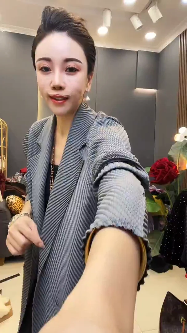 聚酯纤维（涤纶）灰色西服