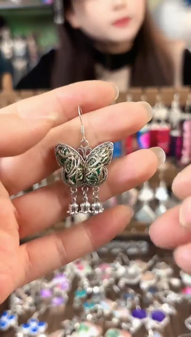 彩云南阁非遗老绣苗银饰品101