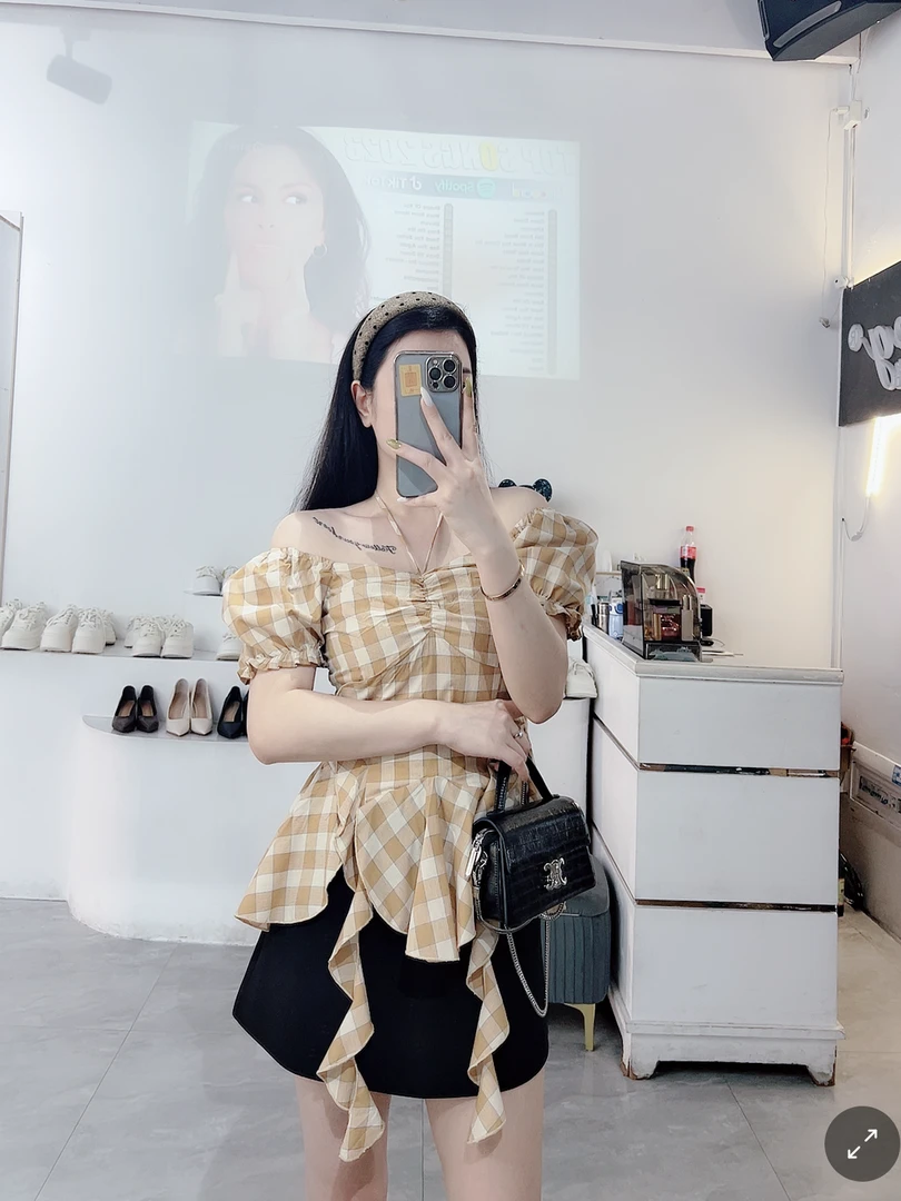 格子薄款短款泡泡袖方领夏季衬衫时尚气质格纹女装显瘦韩版
