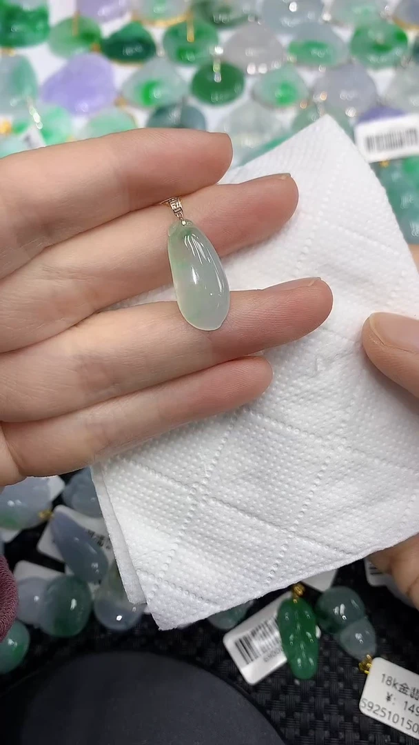 颈饰18K金镶嵌翡翠a货支持复检百元以上9元证书费自理