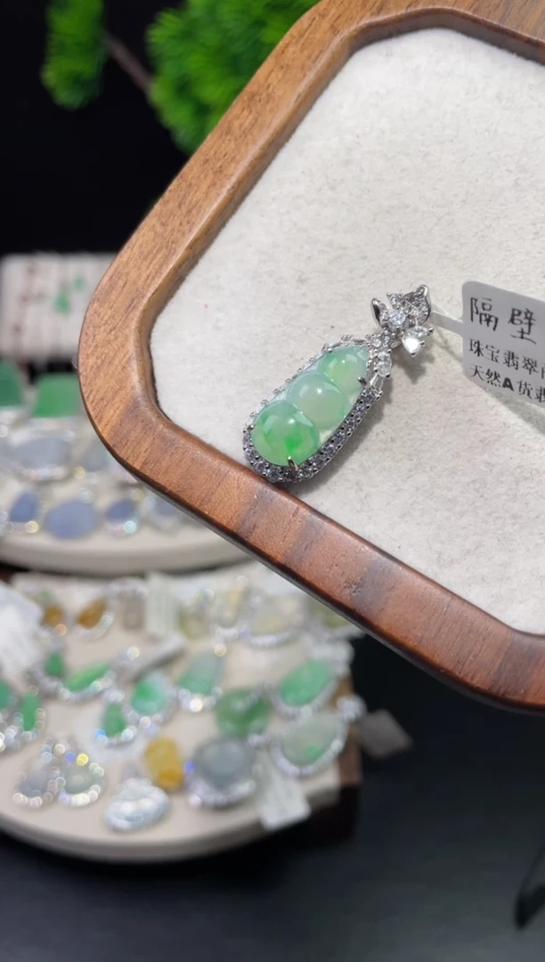 吊坠(赠链)银S925镶嵌翡翠吊坠