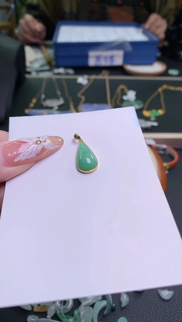 【闪购商品】翡翠颈饰18K金镶嵌翡翠净货28027