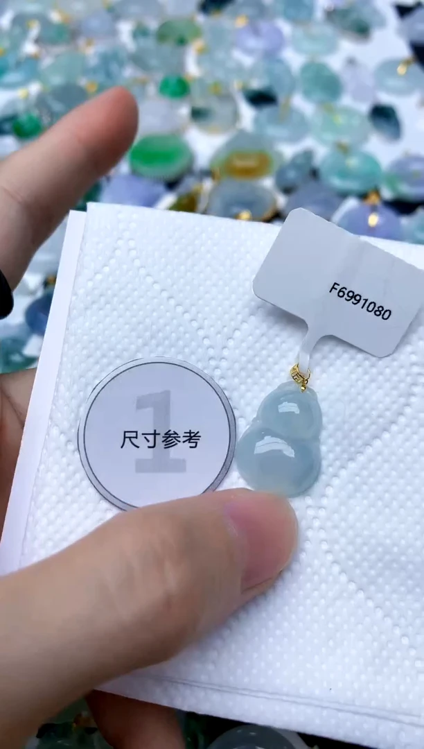 颈饰18K金镶嵌翡翠天然A货翡翠