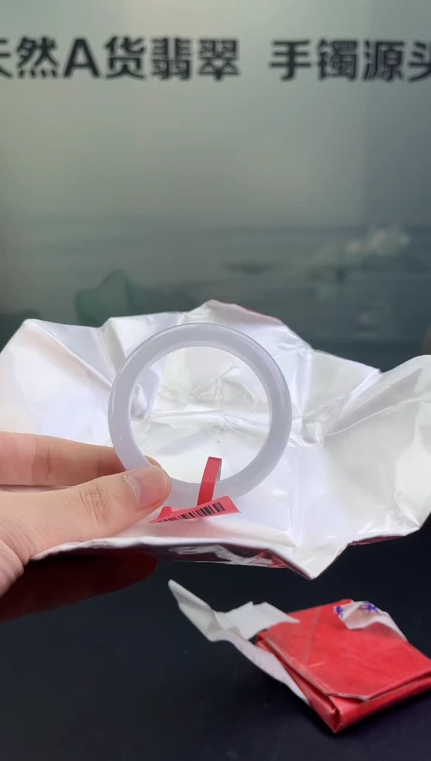 翡翠手镯未镶嵌翡翠手镯