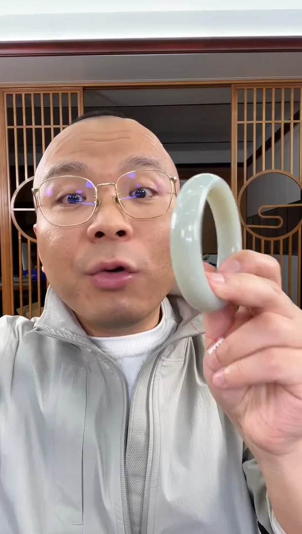 【闪购商品】和田玉手镯未镶嵌且末青白 手镯