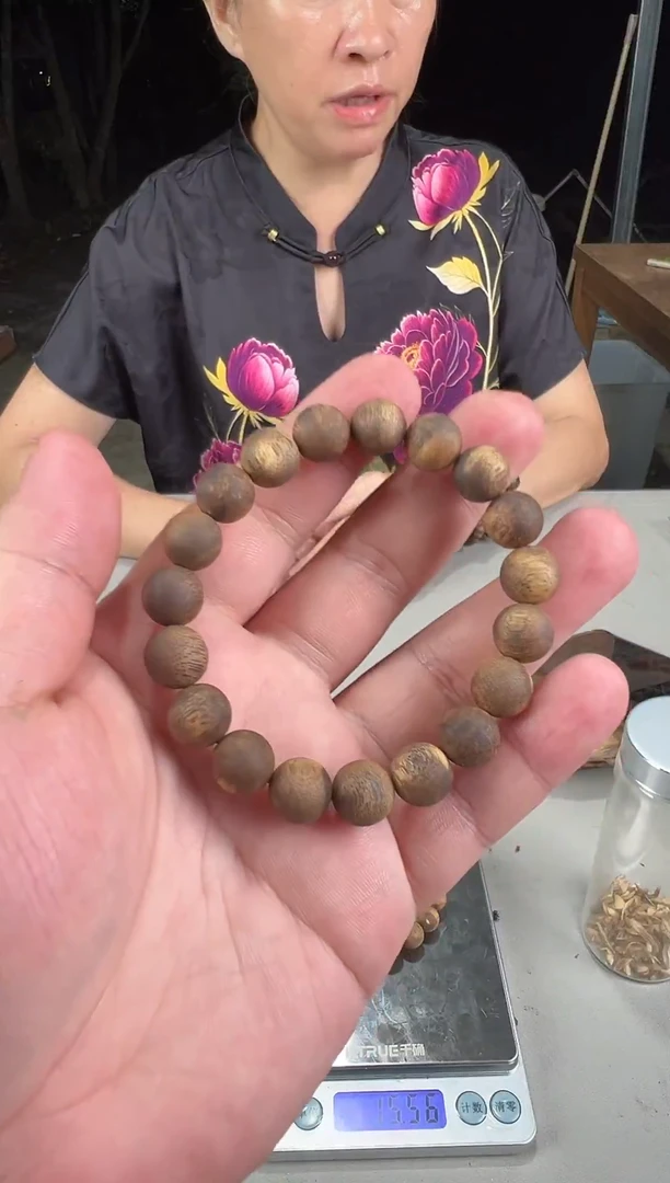 沉香手串莺歌绿1.0单圈圆珠多样性发1