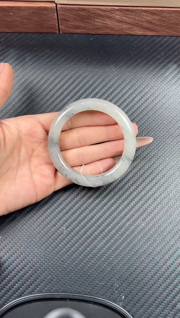 未镶嵌手镯和田玉黑山微色差55JM