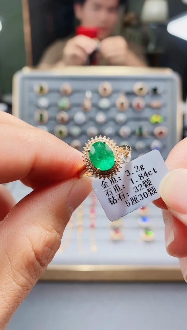 祖母绿戒指18K金镶嵌1.84.