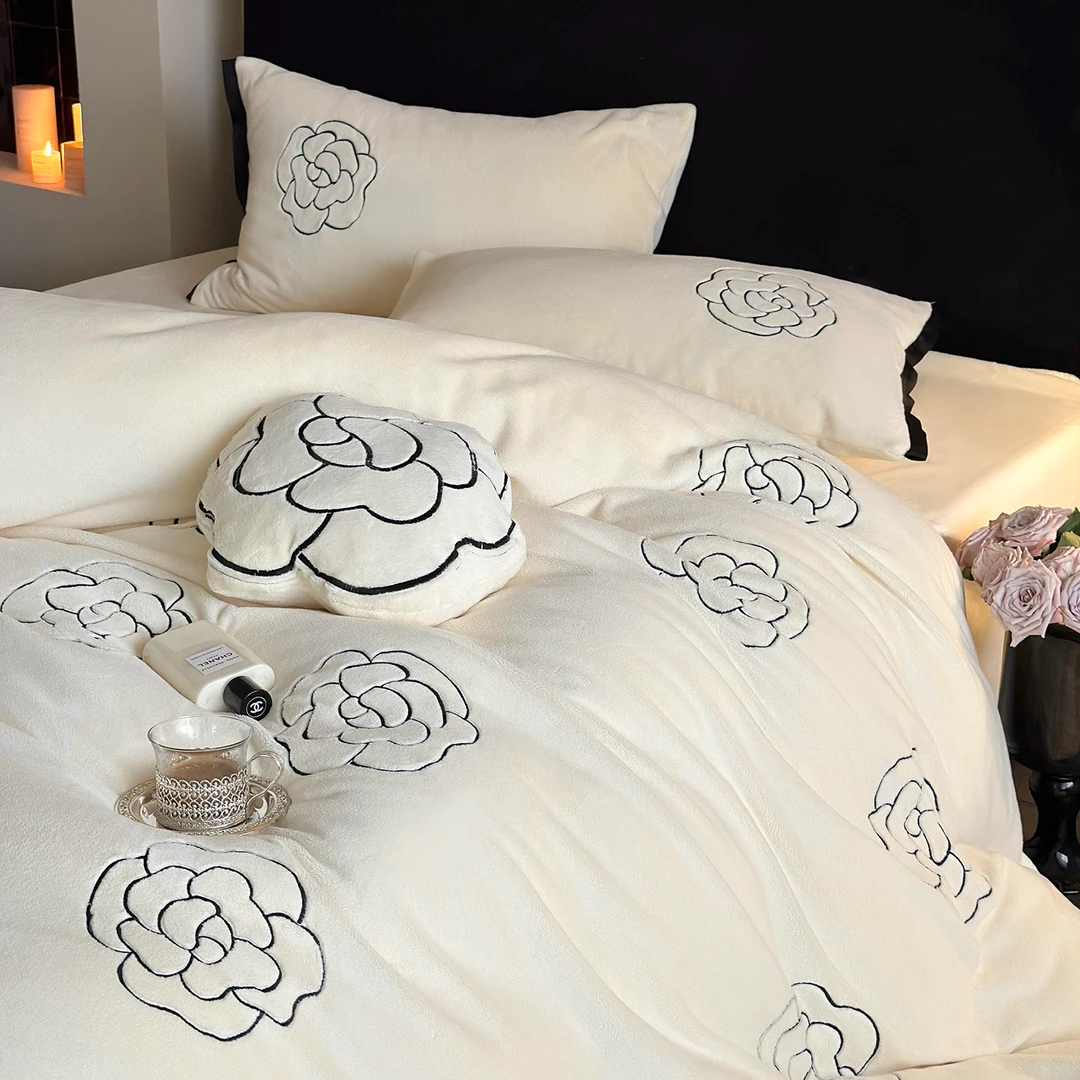 冬季加厚全消光牛奶绒四件套轻奢山茶花刺绣保暖白色床单被套床品