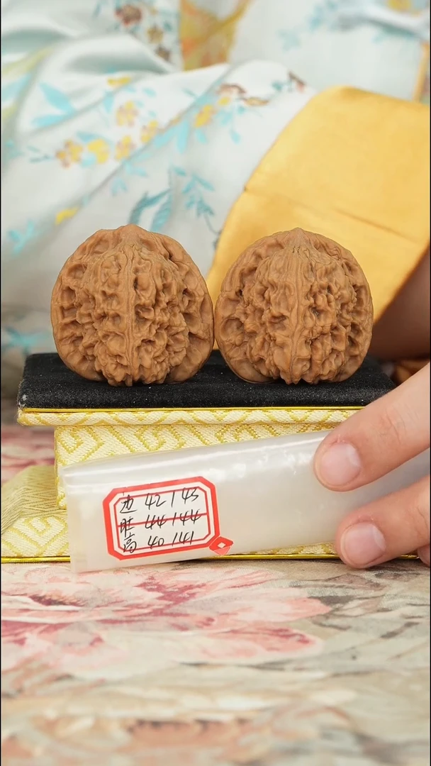 【闪购商品】文玩核桃把件赵喜满南将石