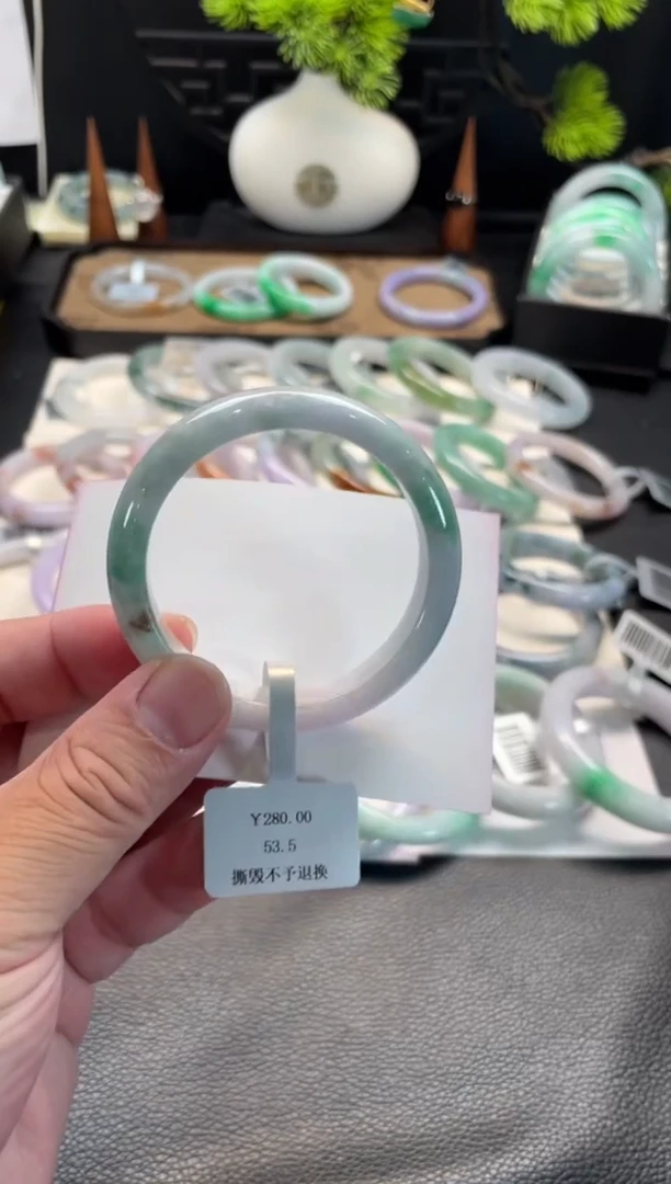 未镶嵌手镯翡翠68号链接 有纹裂 53