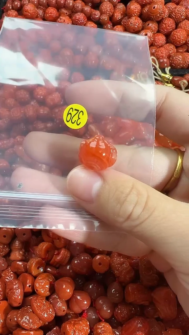 颈饰未镶嵌南红玛瑙1