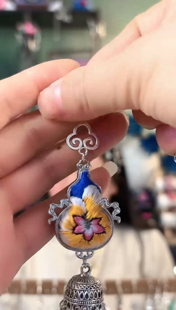 彩云南阁非遗老绣饰品538*