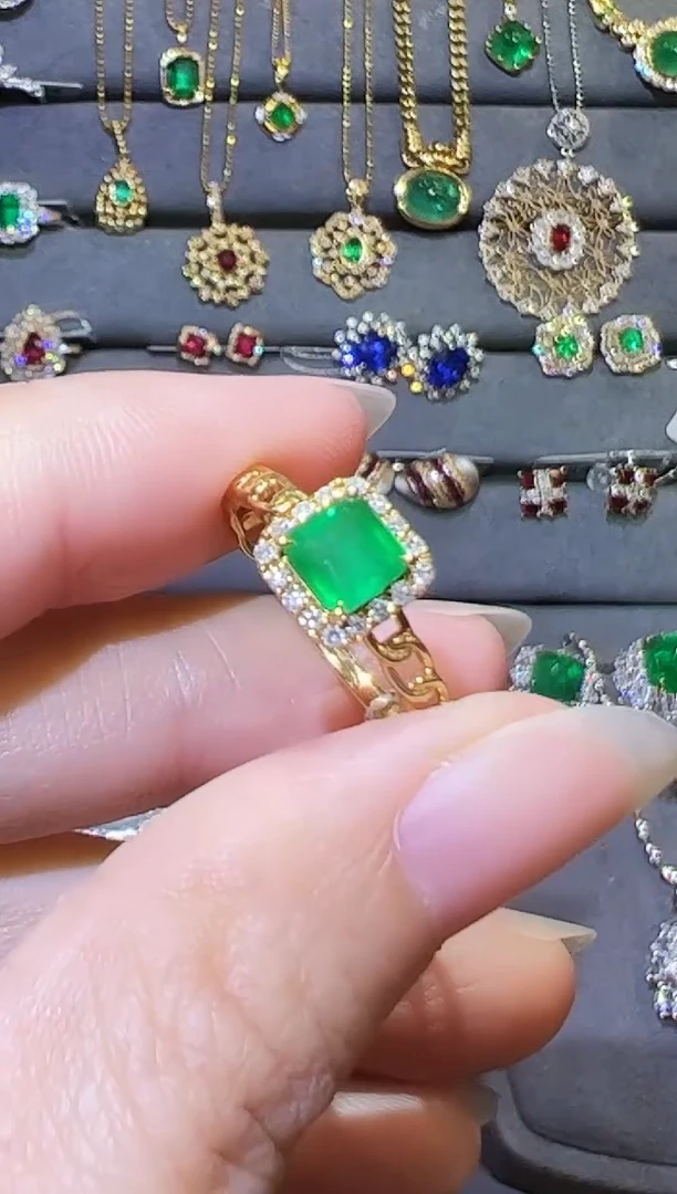 18K金镶嵌戒指祖母绿0.73CT