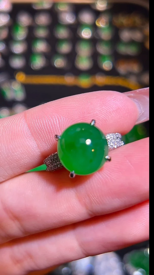 18K金镶嵌挂件翡翠吊坠