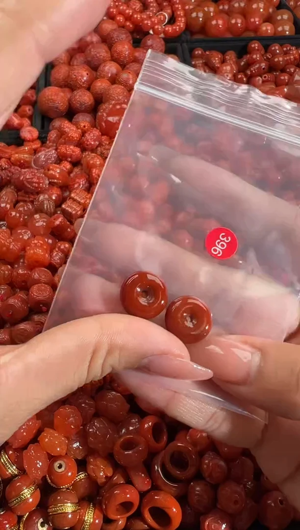 南红玛瑙未镶嵌颈饰1