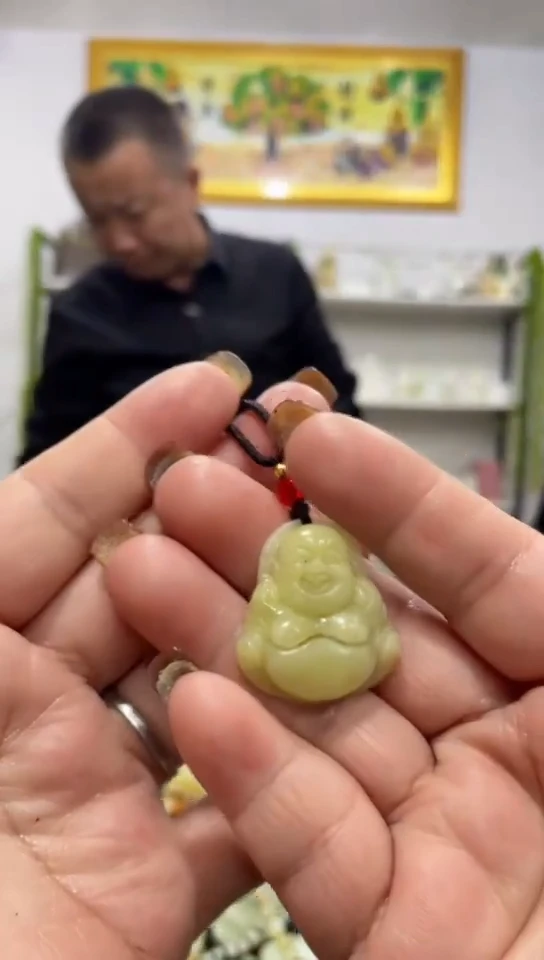 未镶嵌蛇纹石玉吊坠