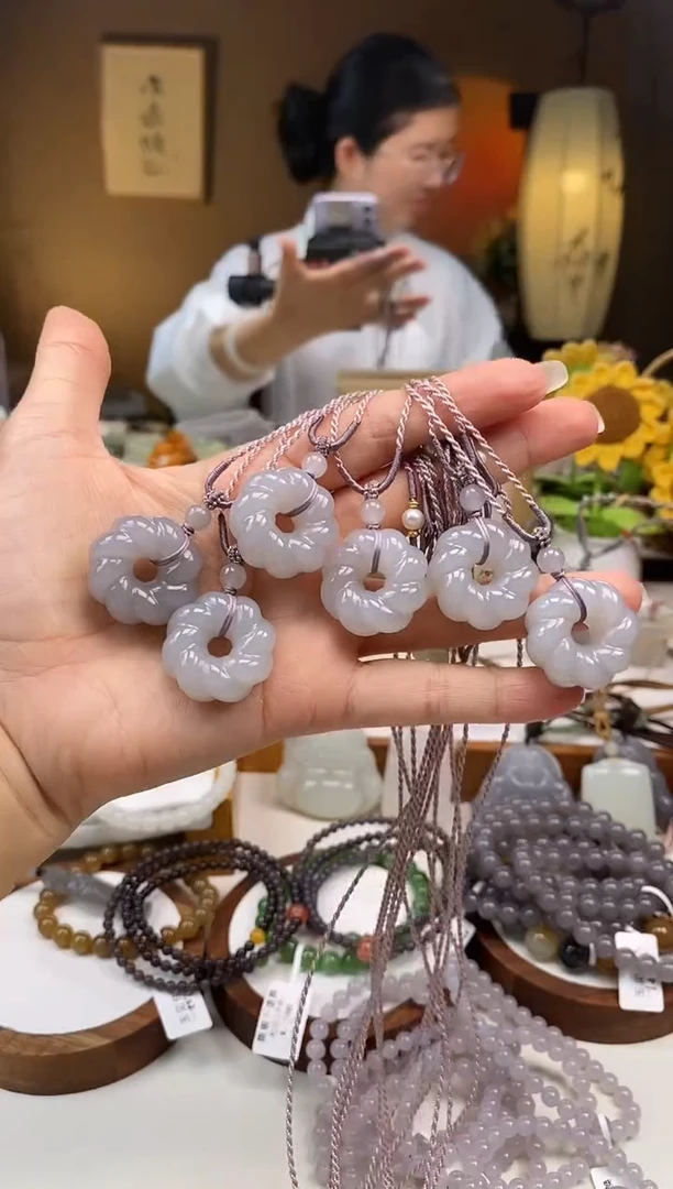 颈饰未镶嵌和田玉25烟紫麻花吊坠多样性发一