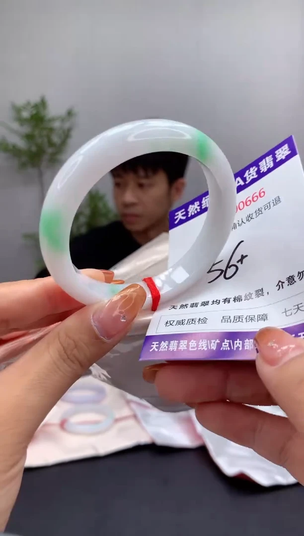 未镶嵌手镯翡翠有纹，完美者勿拍