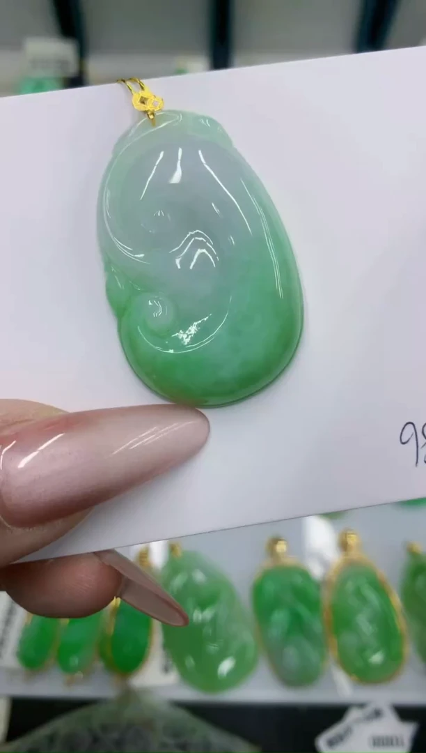 颈饰18K金镶嵌翡翠111111