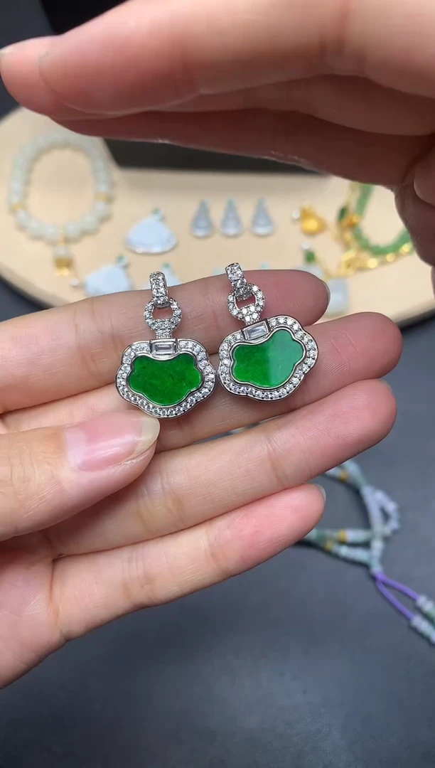 【闪购商品】翡翠吊坠(不含链)银S925镶嵌如意锁【多样性发其一】